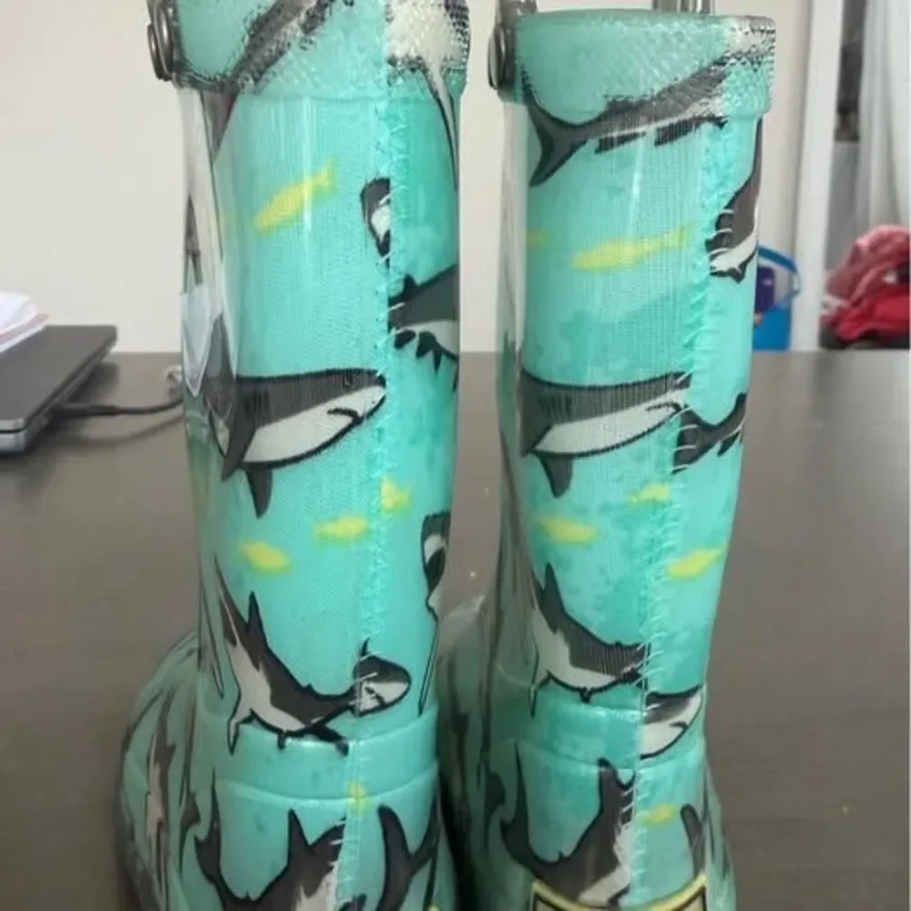 Western Chief Tropic Shark Lighted Rain Boots Size 8
